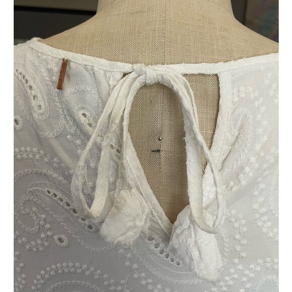 MISA Los Angeles Doutzen White Paisley Eyelet Lace Mini Dress Size Small - Picture 5 of 10